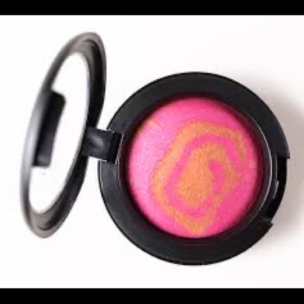 COPY - supernova mineralize blush fromHEAVENLY CREATURES